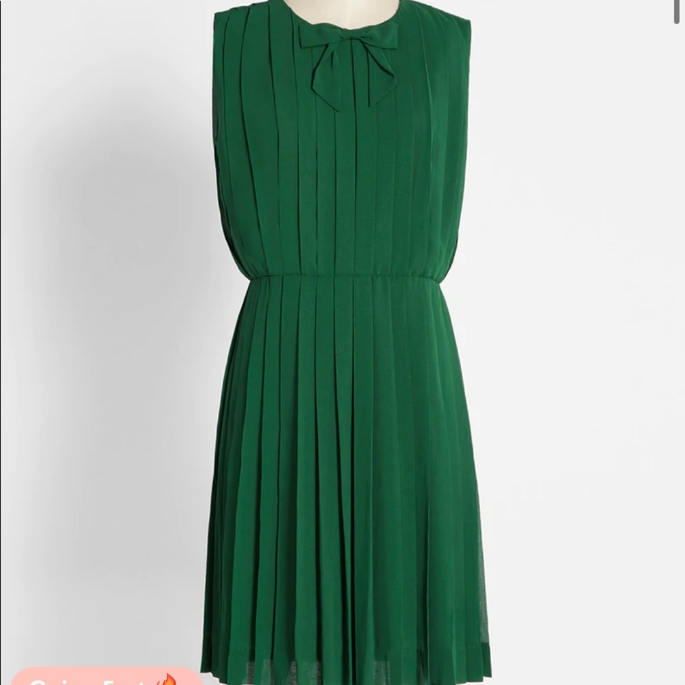 Emerald Green Bow Pleated Dress